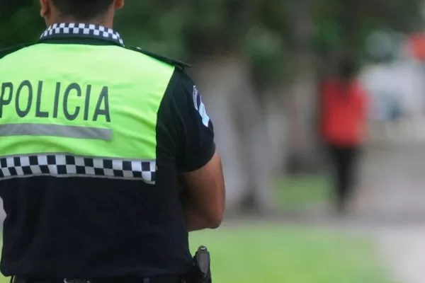 Policías debieron socorrer a una madre que era amenazada por su hijo