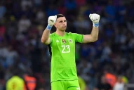 “Dibu” Martínez aparece en la mira de tres “gigantes” de la Premier League