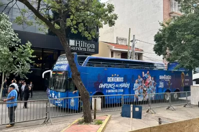 A las 17, en un ómnibus descapotable, la Selección parte al estadio