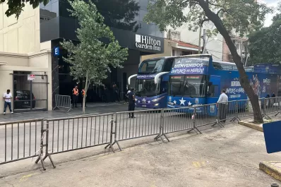 Video: Con demora, la Selección partió rumbo al Estadio