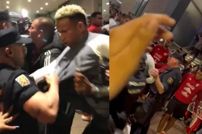 Insólita confusión en España: jugadores de la Selección peruana fueron confundidos por hinchas y se los llevaron detenidos