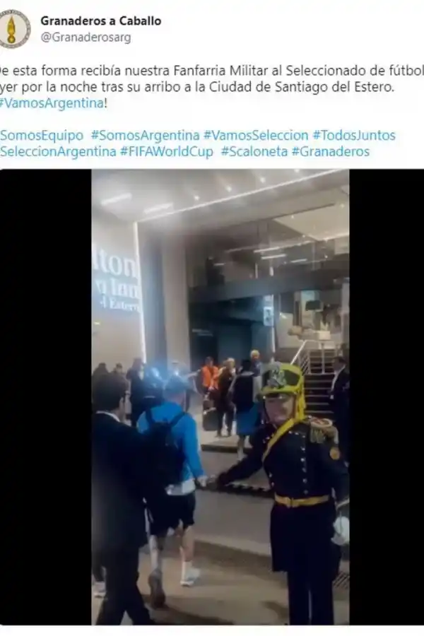 Lionel Messi le dio la mano a un granadero en Santiago del Estero y su reacción fue imperdible