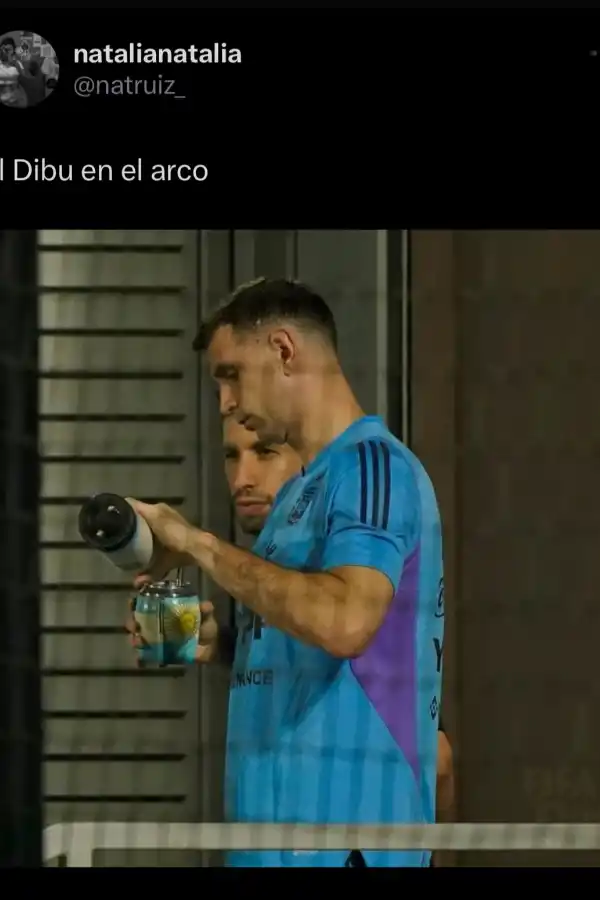 La Selección y un partido tranquilo en Santiago: los graciosos memes del Dibu Martínez por su inactividad en el arco
