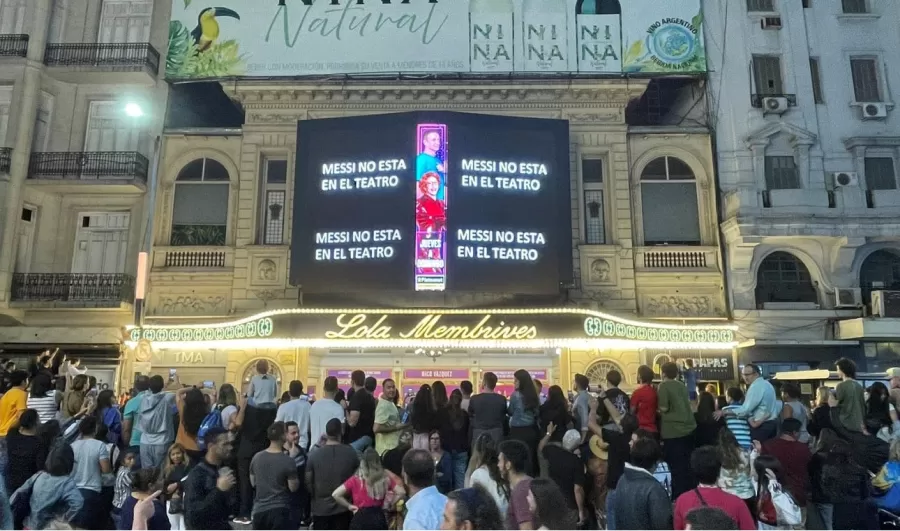 Messi no está en el teatro, aclaró el cartel del Lola Membrives (Twitter).
