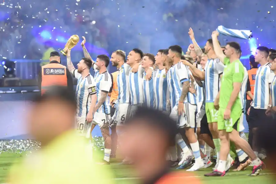 Cuatro fotos del homenaje a la Selección, después del partido en Santiago del Estero
