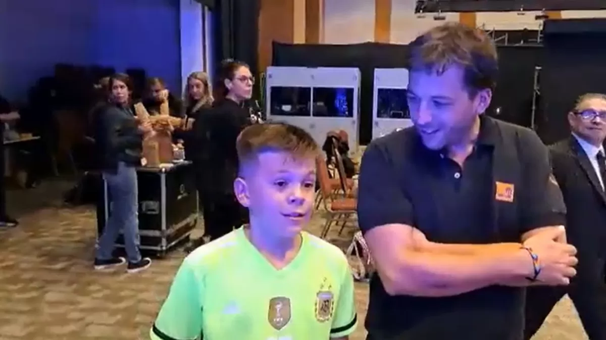 Video: la emoción del niño de Embarcación cuando le dijeron que conocería a la Scaloneta