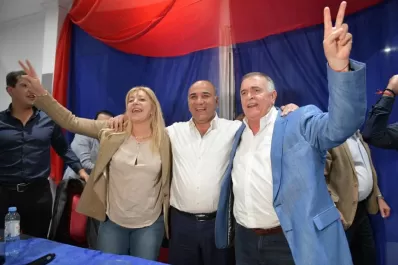 ¿De qué se habló en la cumbre oficialista en Raco?