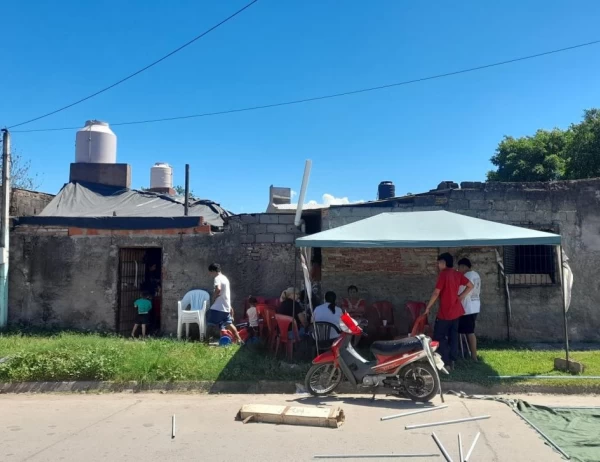 Una joven madre murió por quedar en medio de una balacera