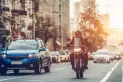 ¿Cuántas motos y cuántos autos se patentan por día en Tucumán?