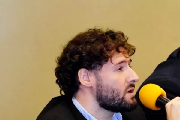 Opositores atacan a Alfaro por la suspensión del Centro de Licencias