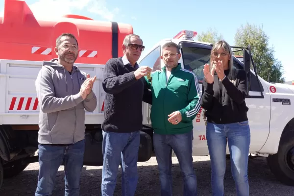 La Bancaria entregó un camión cisterna a los Bomberos Voluntarios de Tafí del Valle
