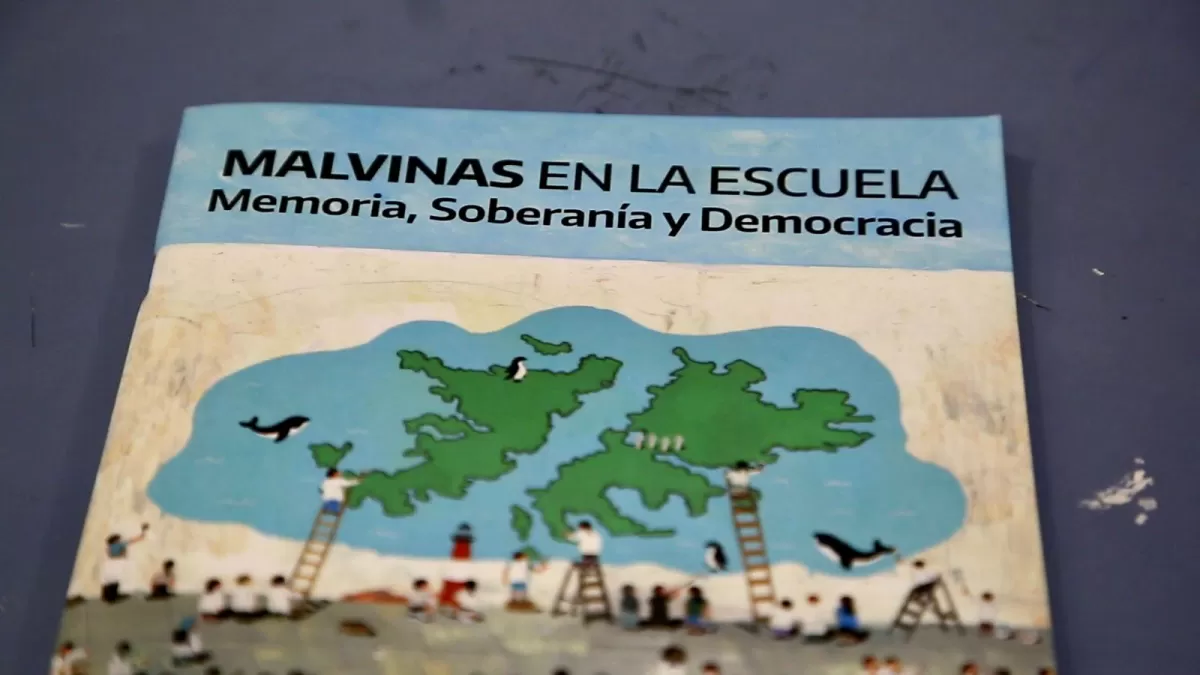 Malvinas: en las escuelas trabajan con propuestas sobre Democracia y Soberanía