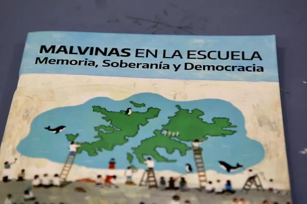 Malvinas: en las escuelas trabajan con propuestas sobre Democracia y Soberanía