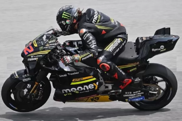 MotoGP: Bezzecchi le da a Rossi otra victoria
