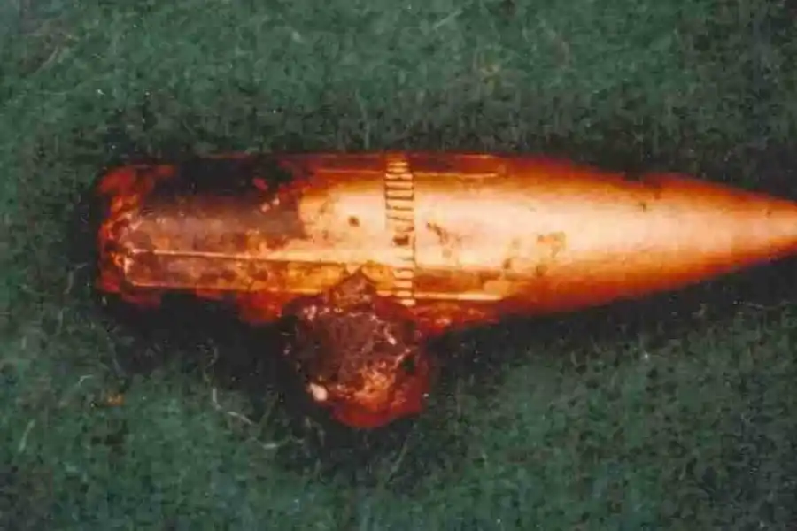 PRUEBAS. Este es el misil que le extrajeron luego del ataque.