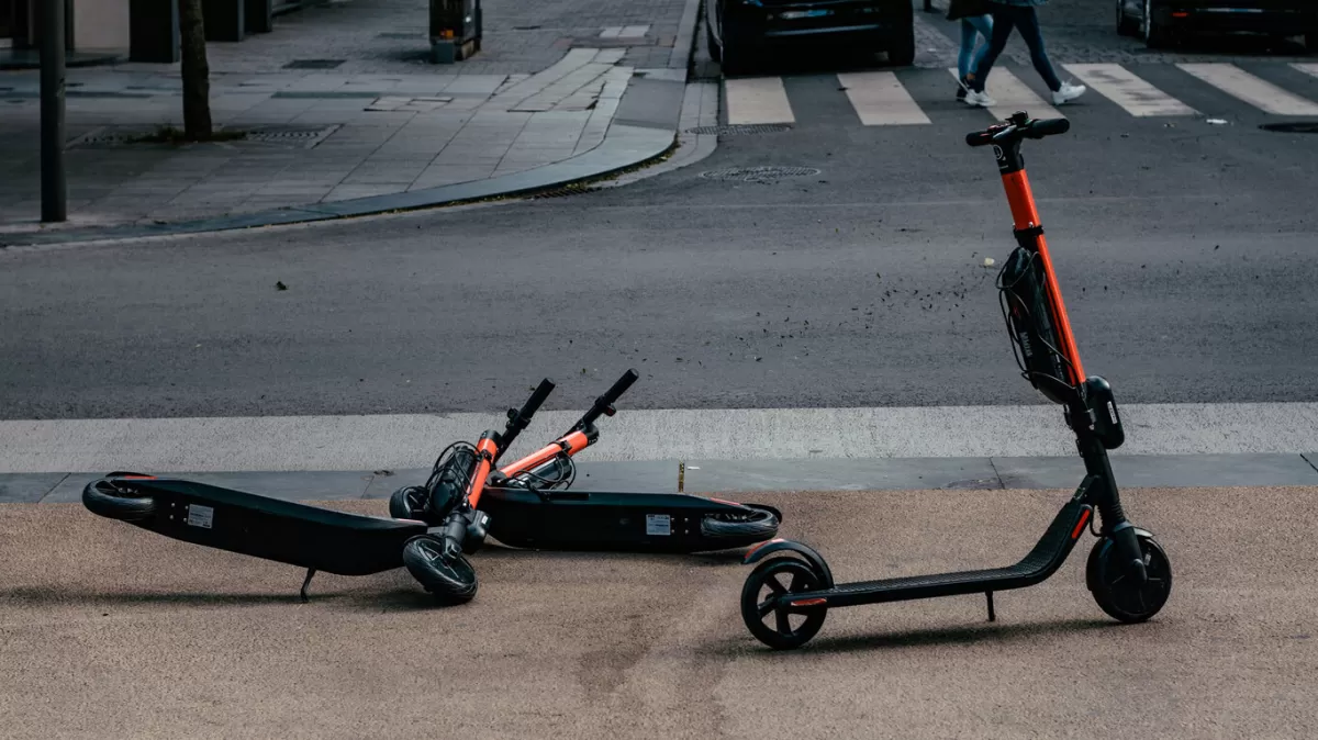 La alcaldesa Anne Hidalgo militó contra el alquiler de monopatines eléctricos
