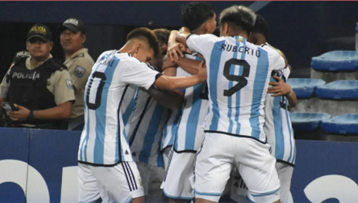 FESTEJO. Los juveniles argentinos sumaron su segunda victoria en el torneo.