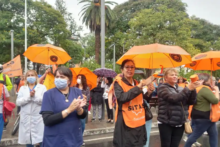 Movilización de Sitas en la plaza Independencia. LA GACETA / ANALÍA JARAMILLO