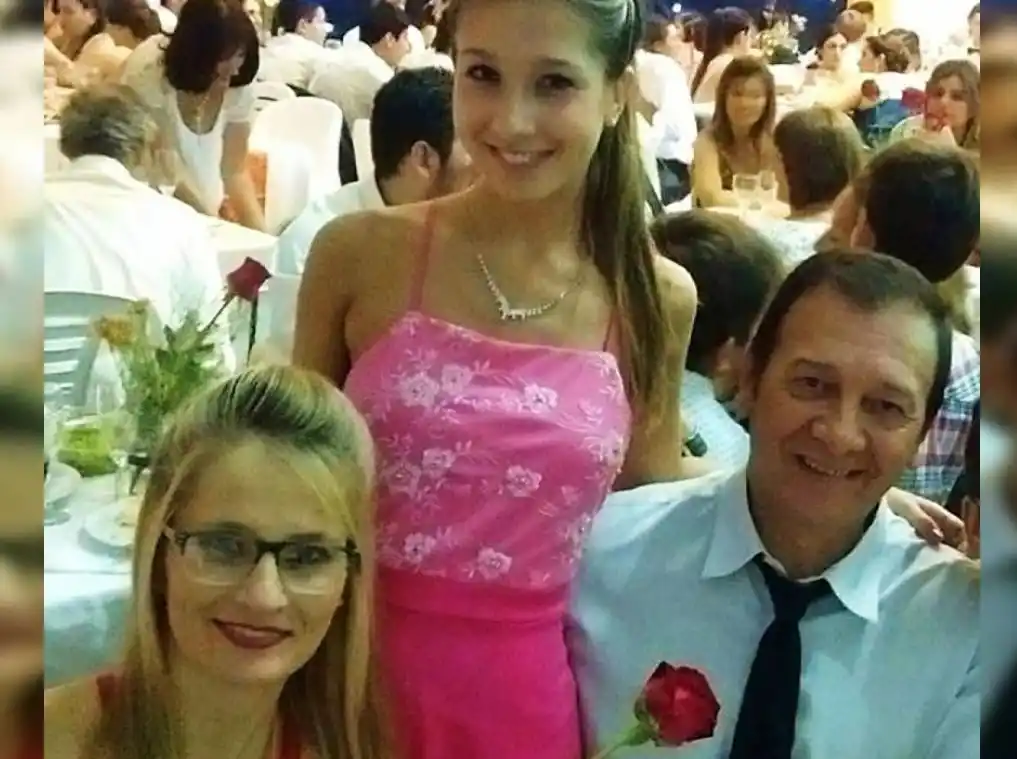 Nahir Galarza junto a su papá 
