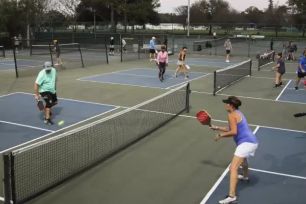 Boom del pickleball: el deporte de moda en Estados Unidos que llega a Tucumán