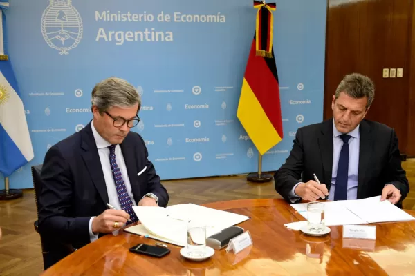 Argentina firmó convenios para refinanciar la deuda con el Club de París