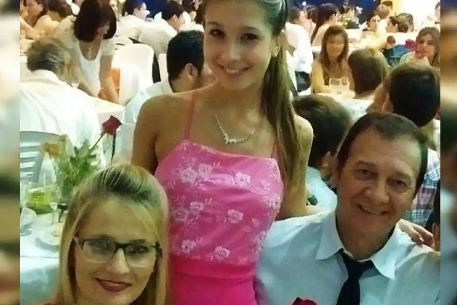 Nahir Galarza junto a su papá 