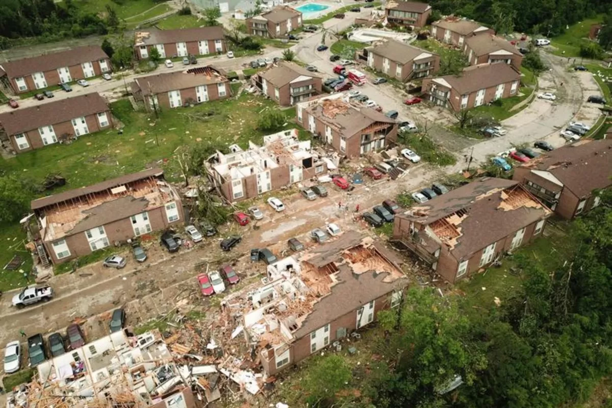 Un tornado dejó al menos cinco muertos en EEUU