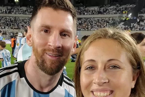 Video: la particular y didáctica reacción de Messi cuando le pidieron una selfie y estaba en modo video