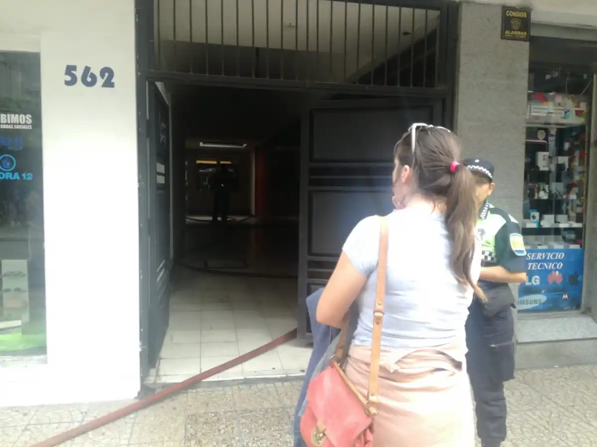 LA DUEÑA DEL DEPARTAMENTO INCENDIADO. 