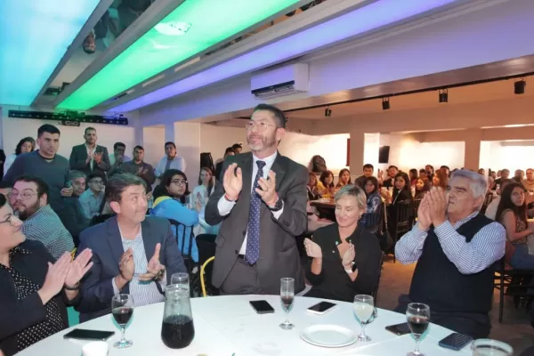 Dimes y diretes: Un dirigente bancario encabezará la lista de Activar en la Capital