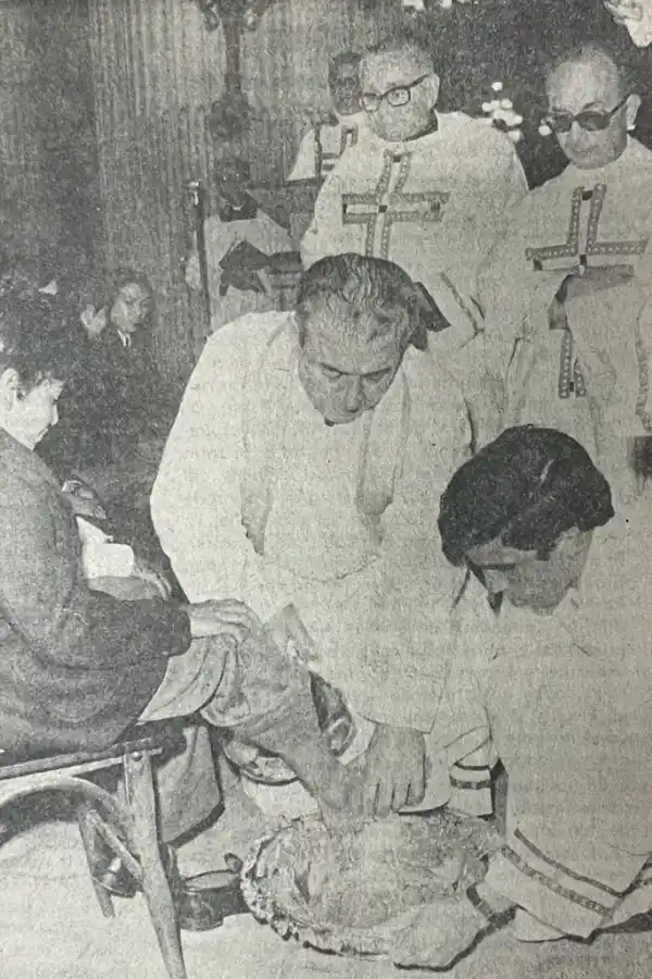 1995. El arzobispo Blas Conrero presidiendo la celebración en la Catedral.