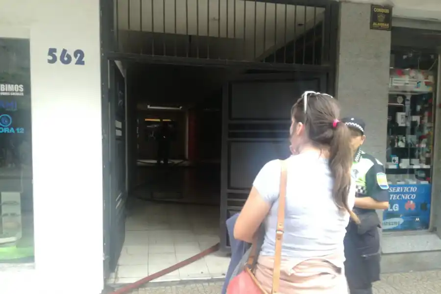 LA DUEÑA DEL DEPARTAMENTO INCENDIADO. 