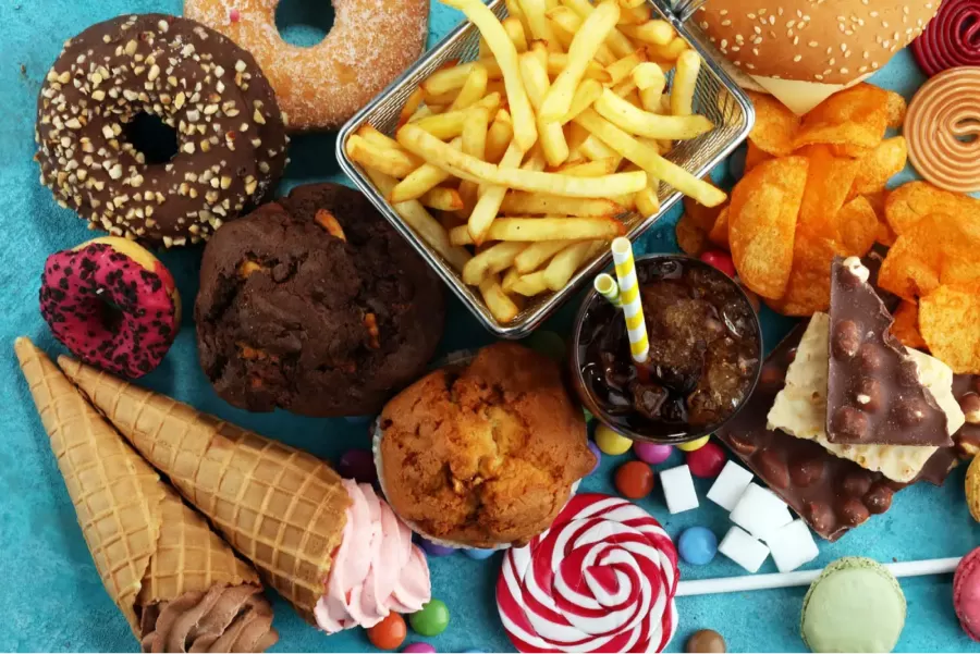 Los especialistas recomiendan evitar las comidas rápidas o 