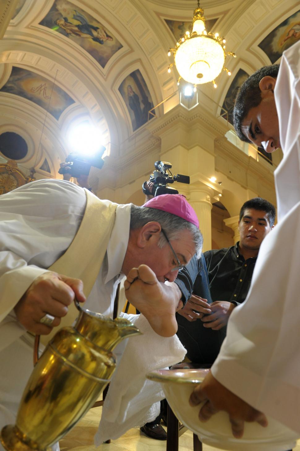 2017. Monseñor Zecca en su última Semana Santa como arzobispo.