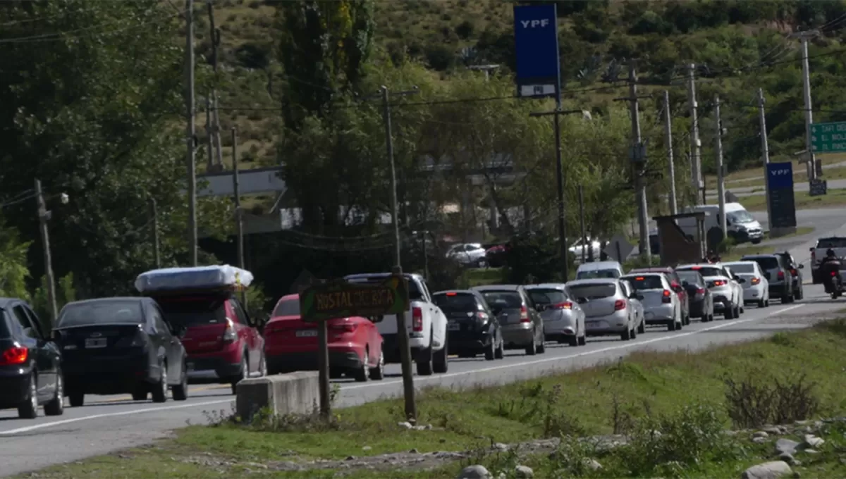 ACCESO A TAFÍ. Los controles en el ingreso a la ciudad provocaron una larga fila de autos durante la mañana.