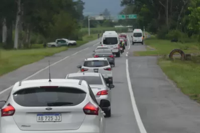 Es intenso el tránsito en la ruta 307 y hay algunas congestiones en el camino a Tafí del Valle
