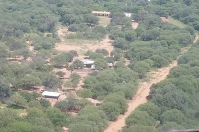 Con helicópteros, llevan alimento a más de 300 familias que están aisladas en Salta por el temporal