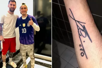 Estuvo 10 horas esperando a Lionel Messi en la puerta de su casa y se tatuó su firma al frente del Arco del Triunfo