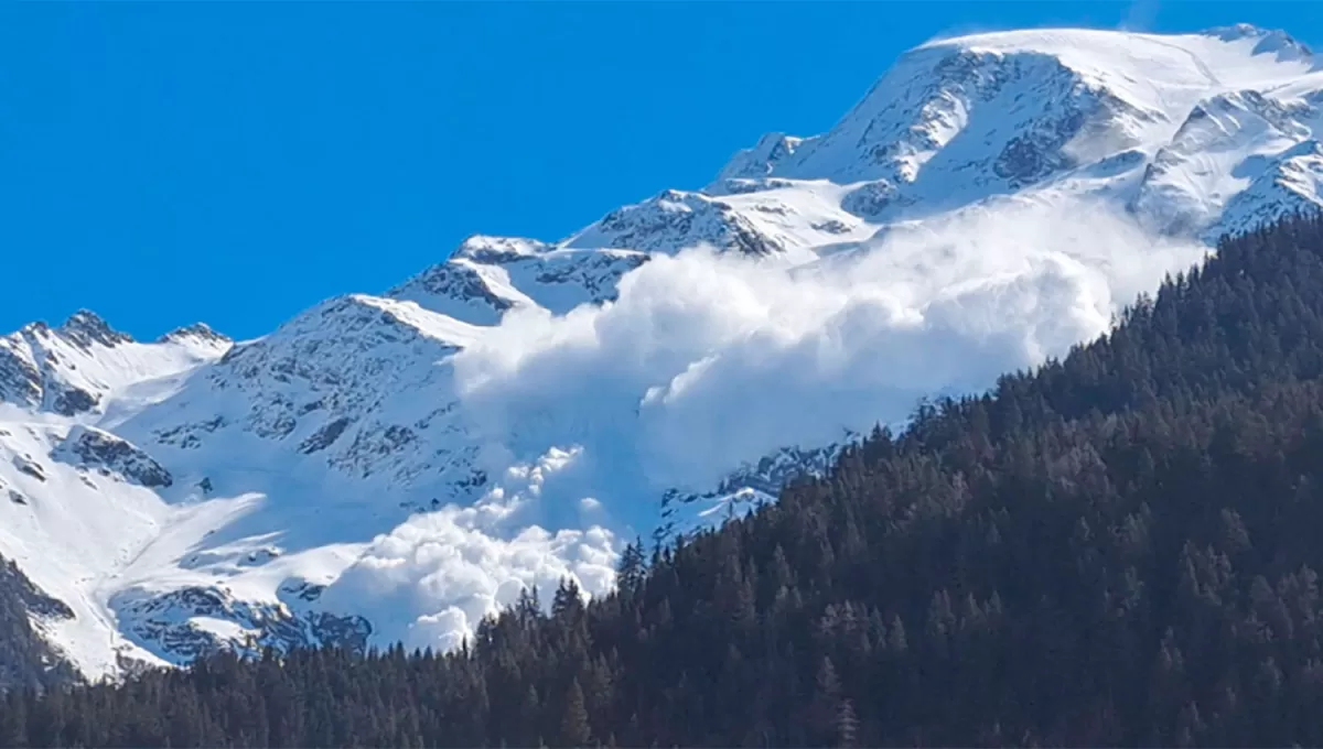 TRAGEDIA. Al menos dos guías y cuatro deportistas perdieron la vida en la avalancha ocurrida durante el mediodía de ayer.