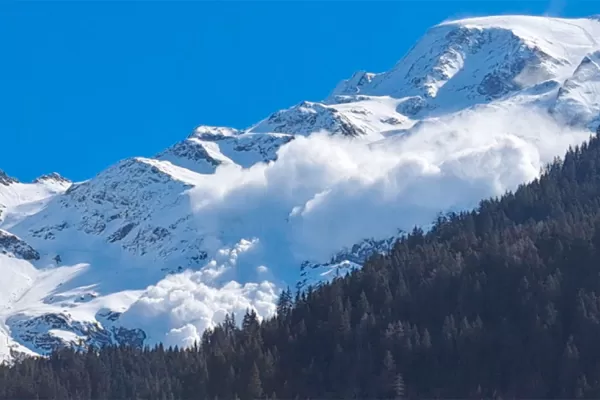 Avalancha en los Alpes franceses: encuentran el cadáver de un sexto esquiador