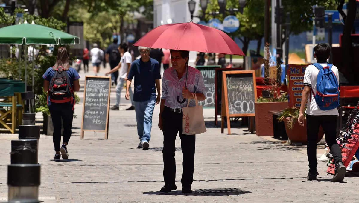 CALIENTE. El calor volverá a marcar la jornada en Tucumán.