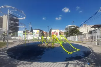 Inauguran en Barrio Sur una plaza cerrada