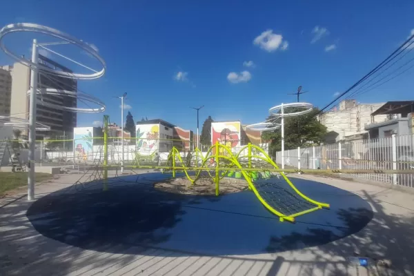 Inauguran en Barrio Sur una plaza cerrada