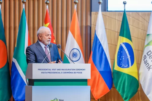 Lula da Silva criticó al FMI por asfixiar la economía de la Argentina
