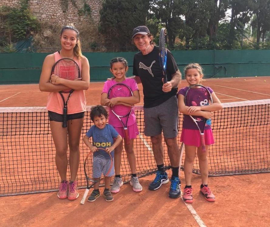 Guillermo Vilas junto a sus hijos