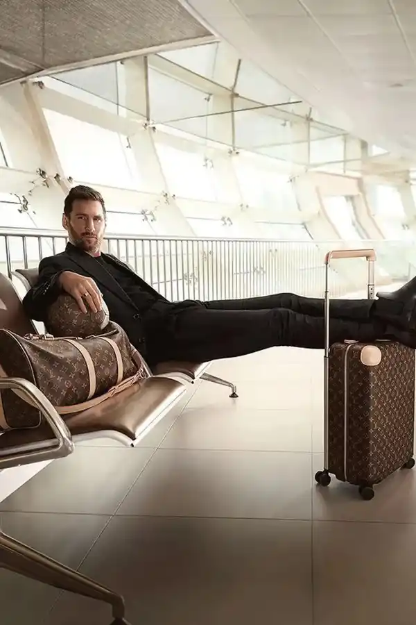 Lionel Messi sorprendió posando para Louis Vuitton y revolucionó las redes