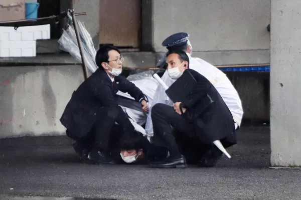 Japón: evacuaron al primer ministro por una explosión durante una visita a un puerto