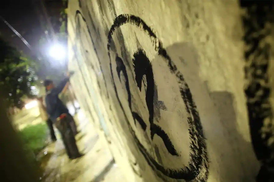 “PARTE DEL FOLCLORE DE LA POLÍTICA”. El “22” dice que para él las pintadas son una pasión. 