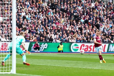 Arsenal dejó escapar el triunfo ante West Ham y Manchester City se acercó