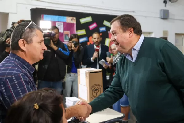 En Río Negro, Alberto Weretilneck se imponía frente Aníbal Tortoriello en el recuento oficial